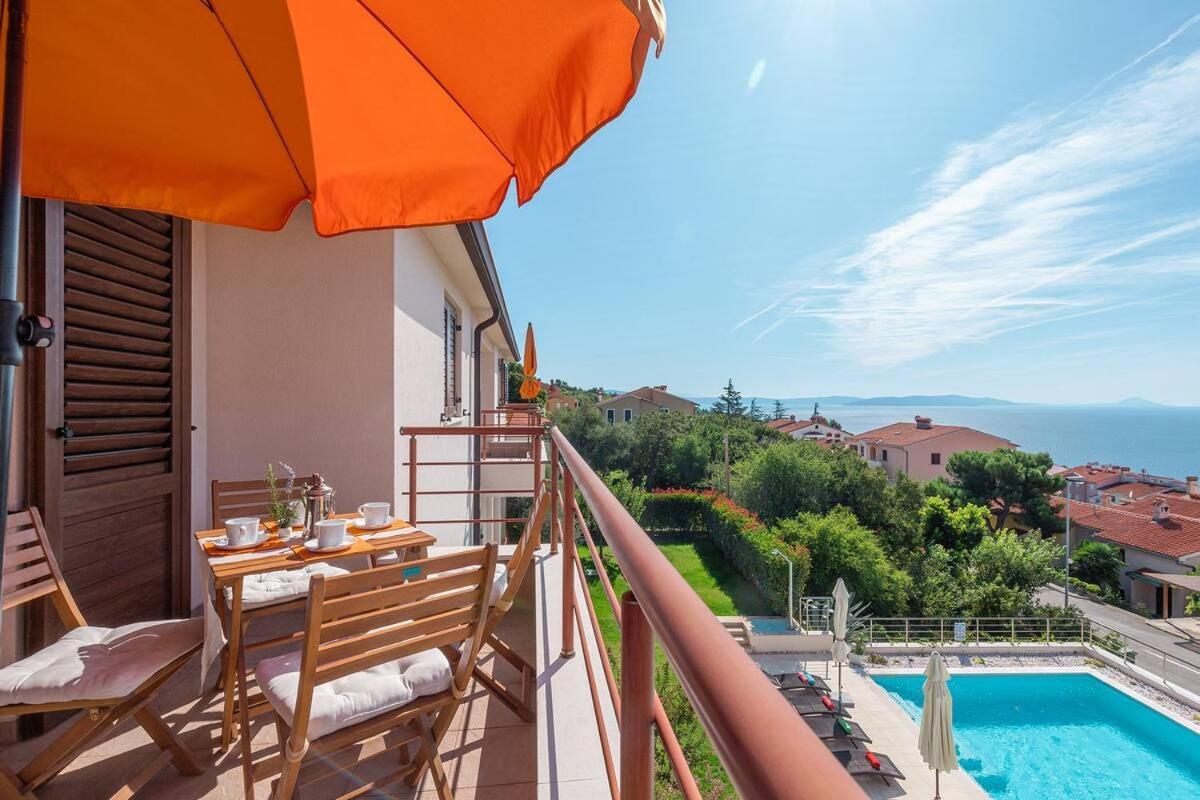 E&T Apartments With A Beautiful Pool Rabac Chambre photo