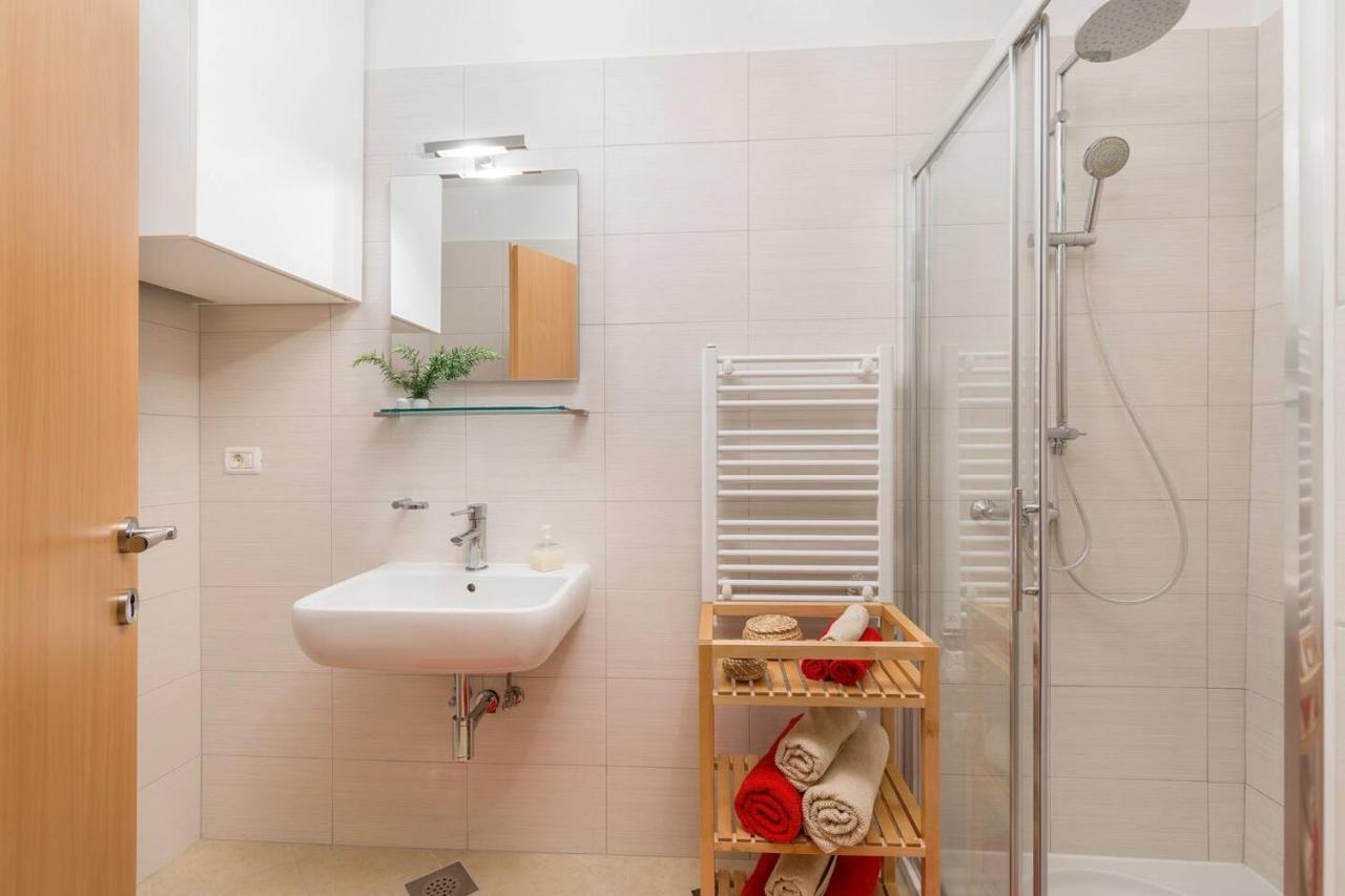 E&T Apartments With A Beautiful Pool Rabac Extérieur photo