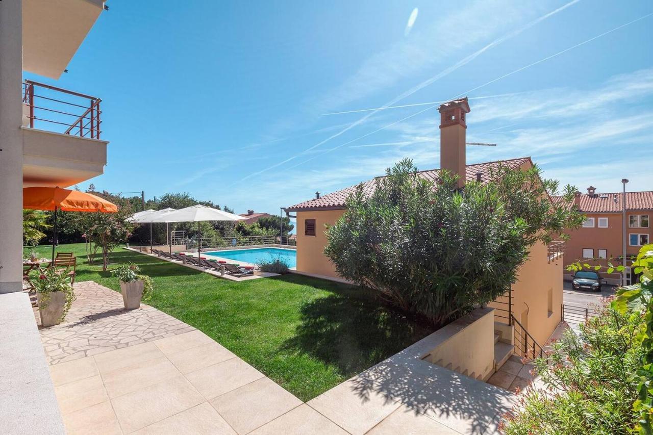 E&T Apartments With A Beautiful Pool Rabac Extérieur photo