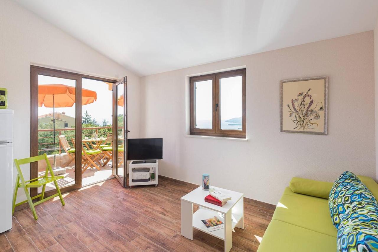 E&T Apartments With A Beautiful Pool Rabac Extérieur photo