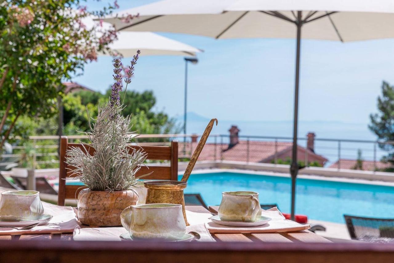 E&T Apartments With A Beautiful Pool Rabac Extérieur photo