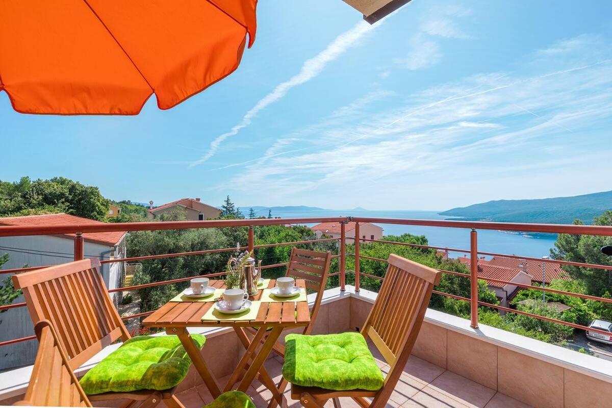 E&T Apartments With A Beautiful Pool Rabac Extérieur photo