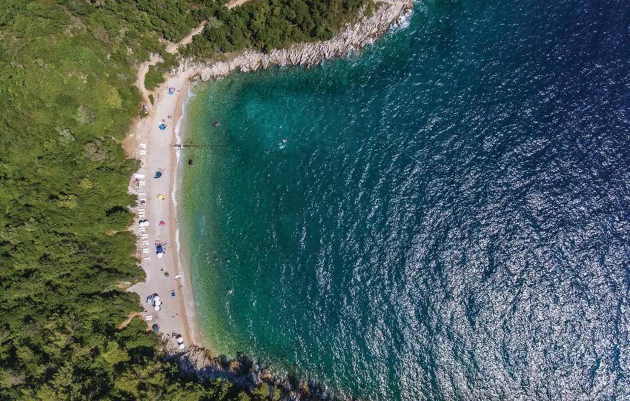 E&T Apartments With A Beautiful Pool Rabac Extérieur photo