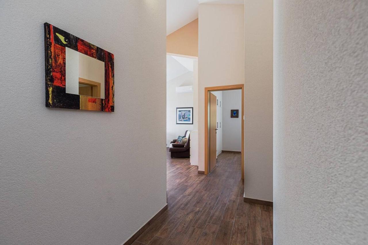 E&T Apartments With A Beautiful Pool Rabac Extérieur photo