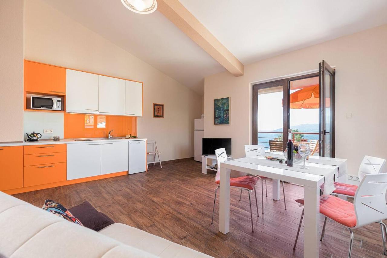 E&T Apartments With A Beautiful Pool Rabac Extérieur photo