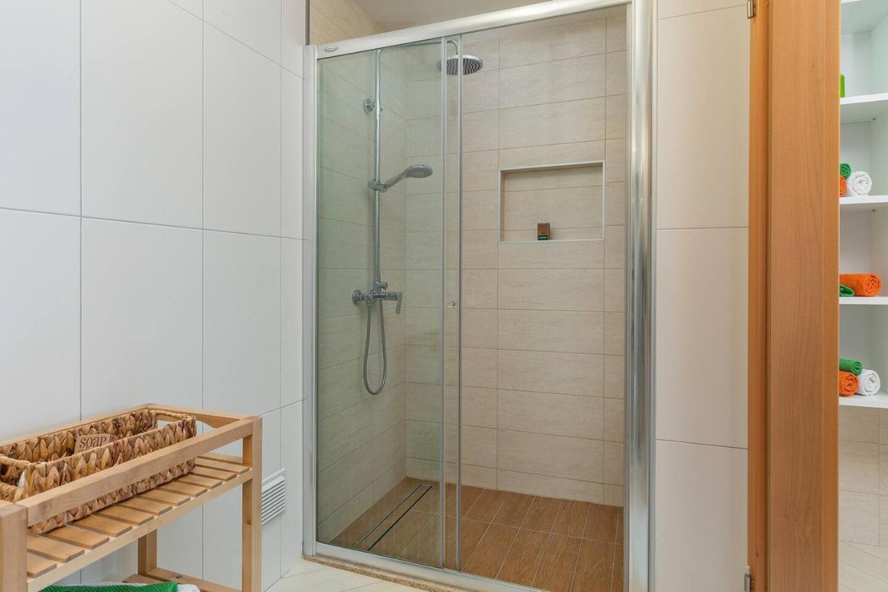 E&T Apartments With A Beautiful Pool Rabac Extérieur photo