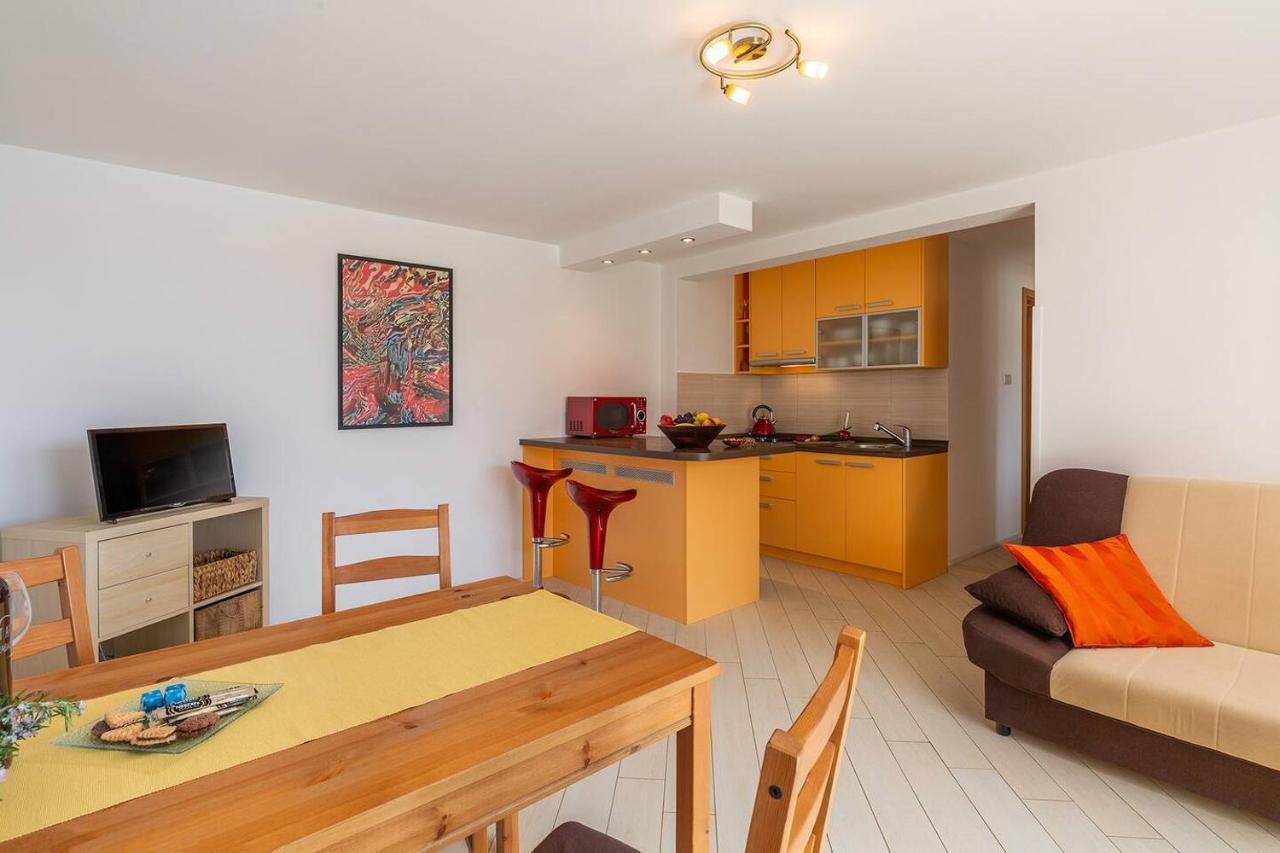 E&T Apartments With A Beautiful Pool Rabac Extérieur photo