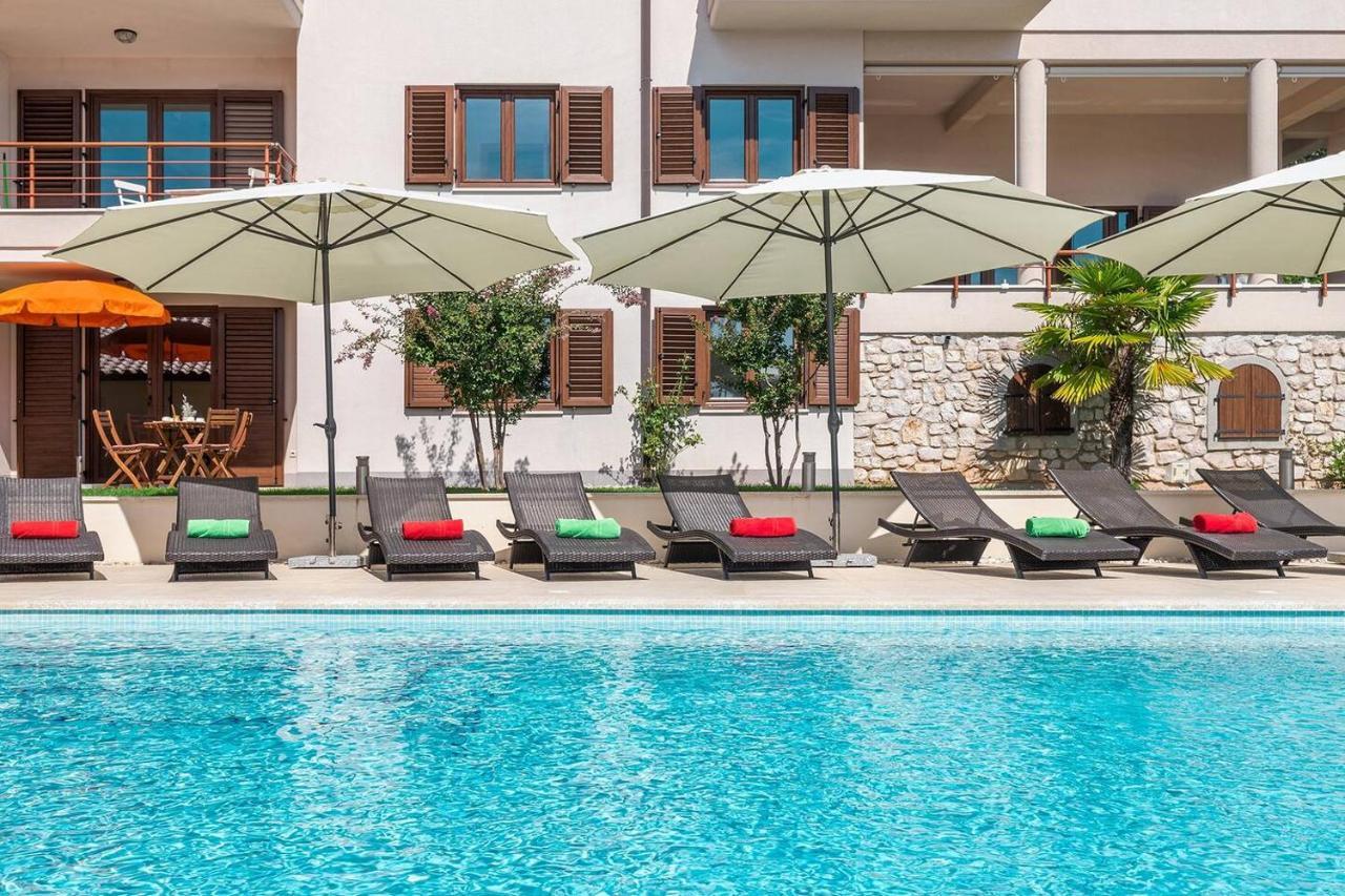 E&T Apartments With A Beautiful Pool Rabac Extérieur photo