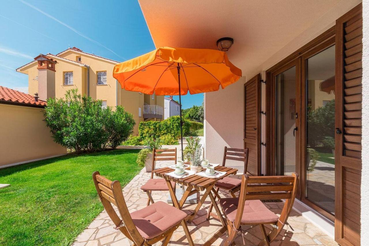 E&T Apartments With A Beautiful Pool Rabac Extérieur photo