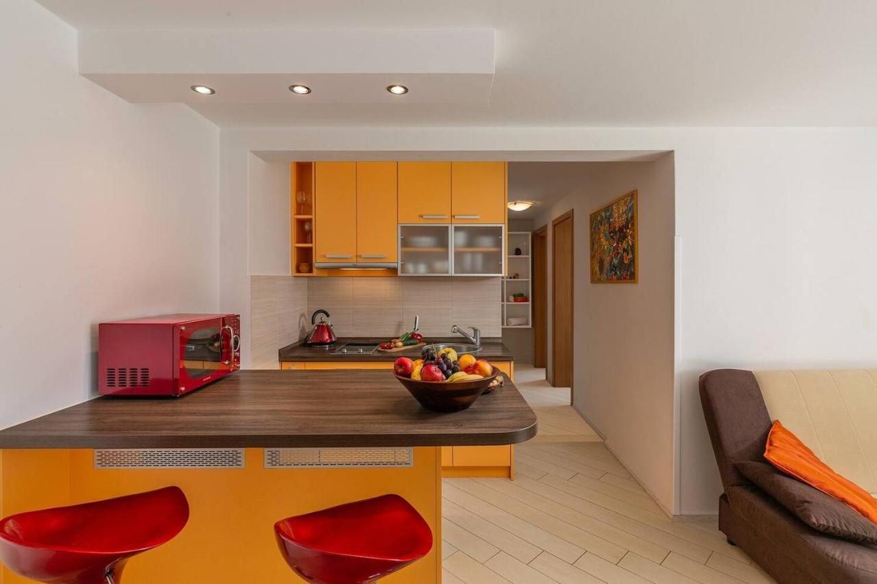E&T Apartments With A Beautiful Pool Rabac Extérieur photo