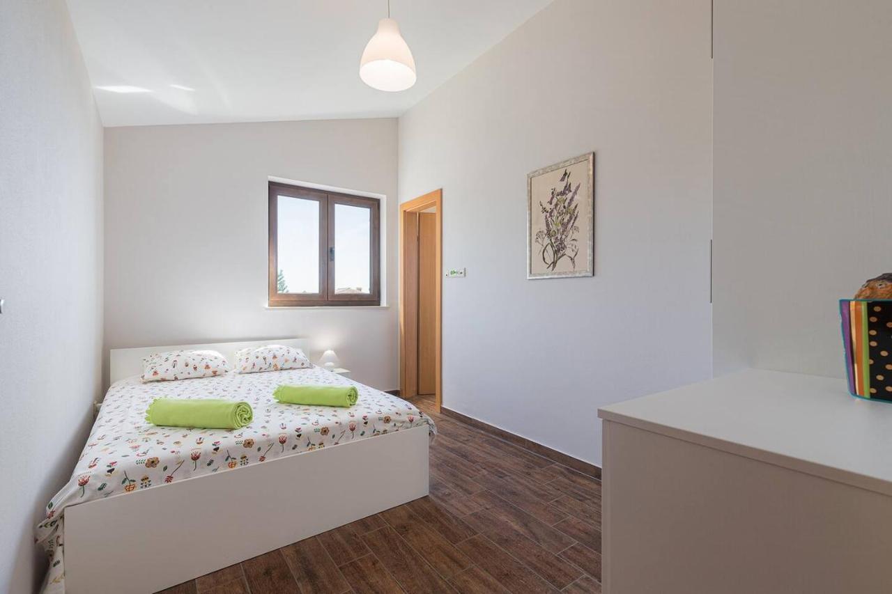 E&T Apartments With A Beautiful Pool Rabac Extérieur photo
