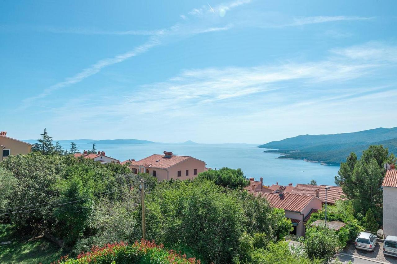 E&T Apartments With A Beautiful Pool Rabac Extérieur photo