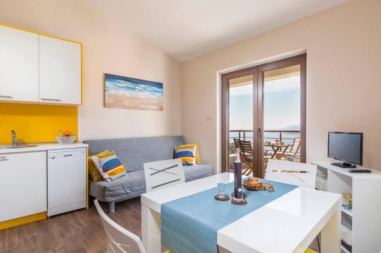 E&T Apartments With A Beautiful Pool Rabac Extérieur photo