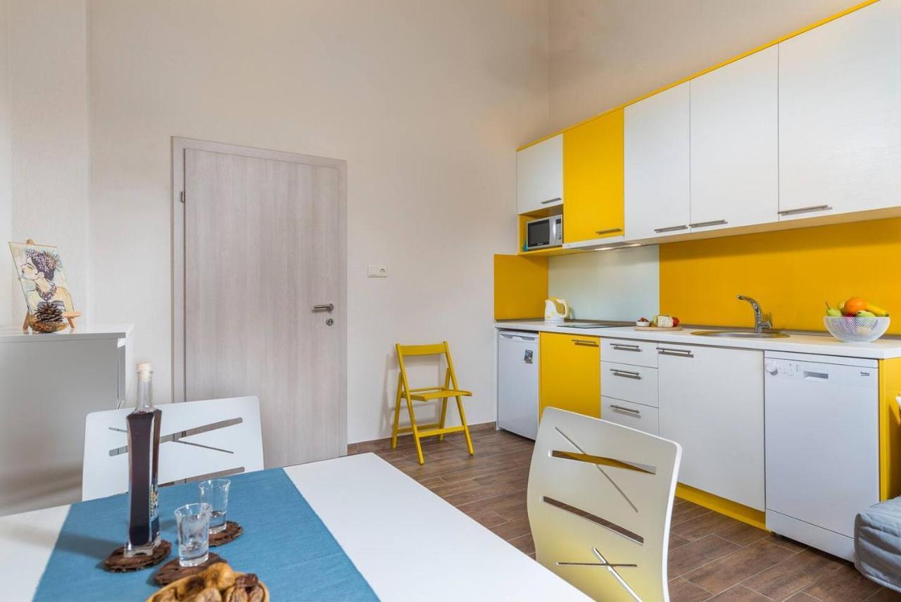 E&T Apartments With A Beautiful Pool Rabac Extérieur photo