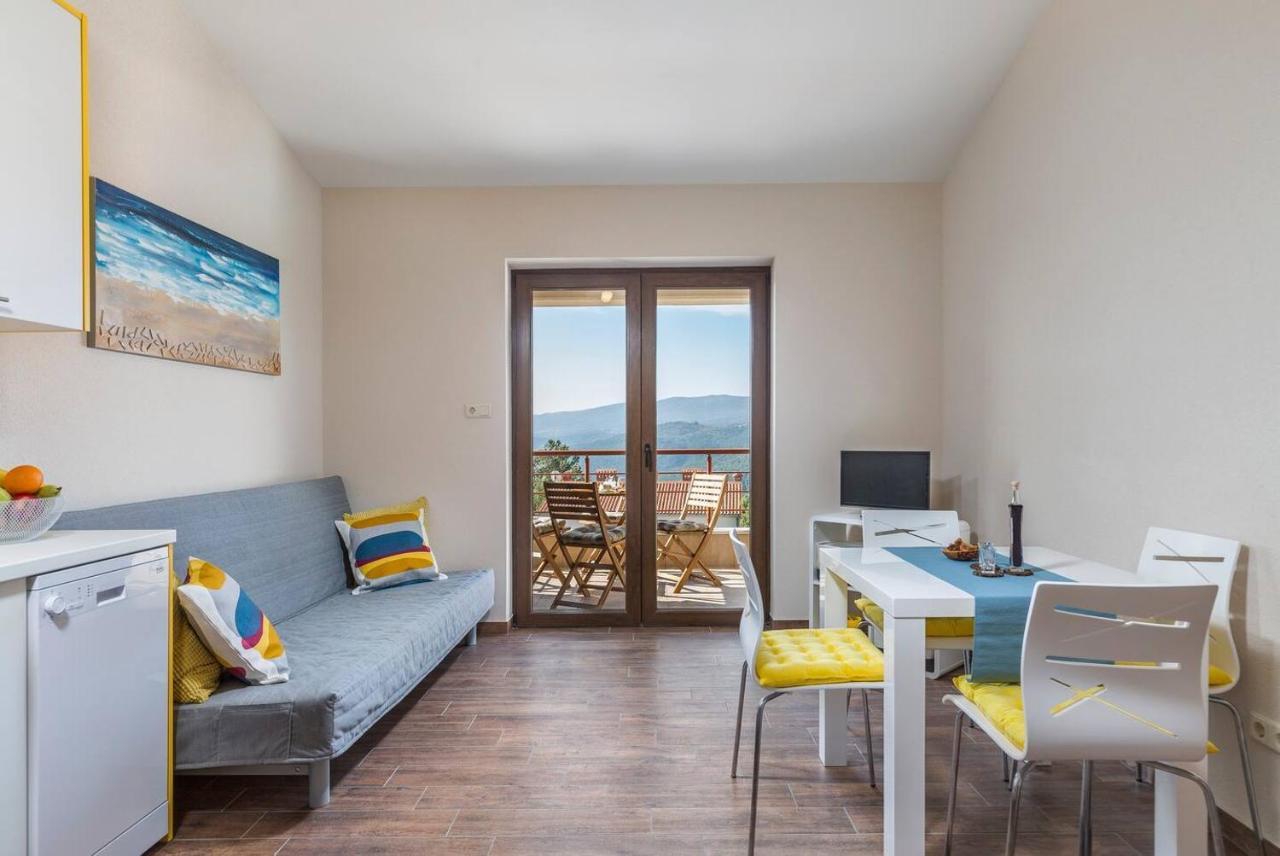 E&T Apartments With A Beautiful Pool Rabac Extérieur photo