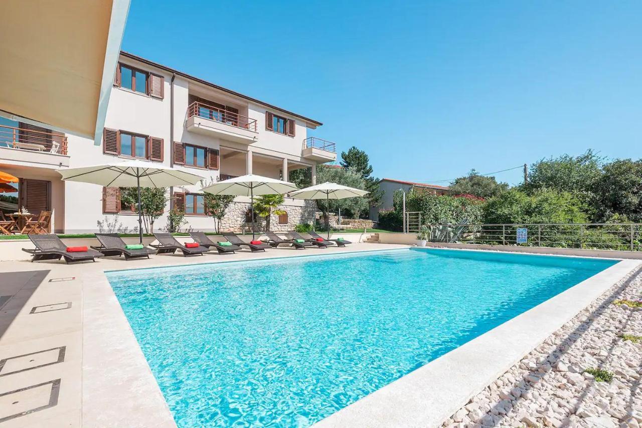 E&T Apartments With A Beautiful Pool Rabac Extérieur photo