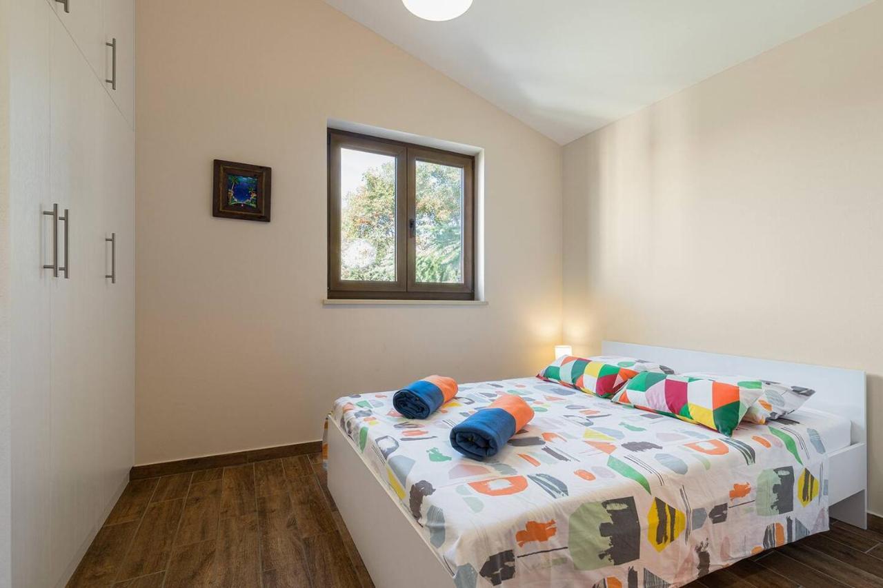 E&T Apartments With A Beautiful Pool Rabac Extérieur photo